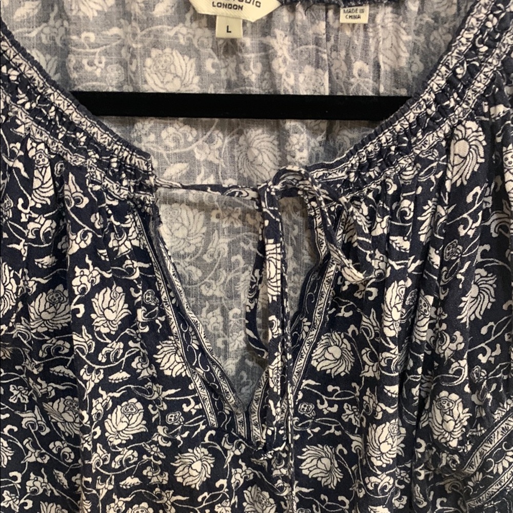 Max Studio Blue and White Puff Sleeve Blouse in Sz L - Picture 2 of 8